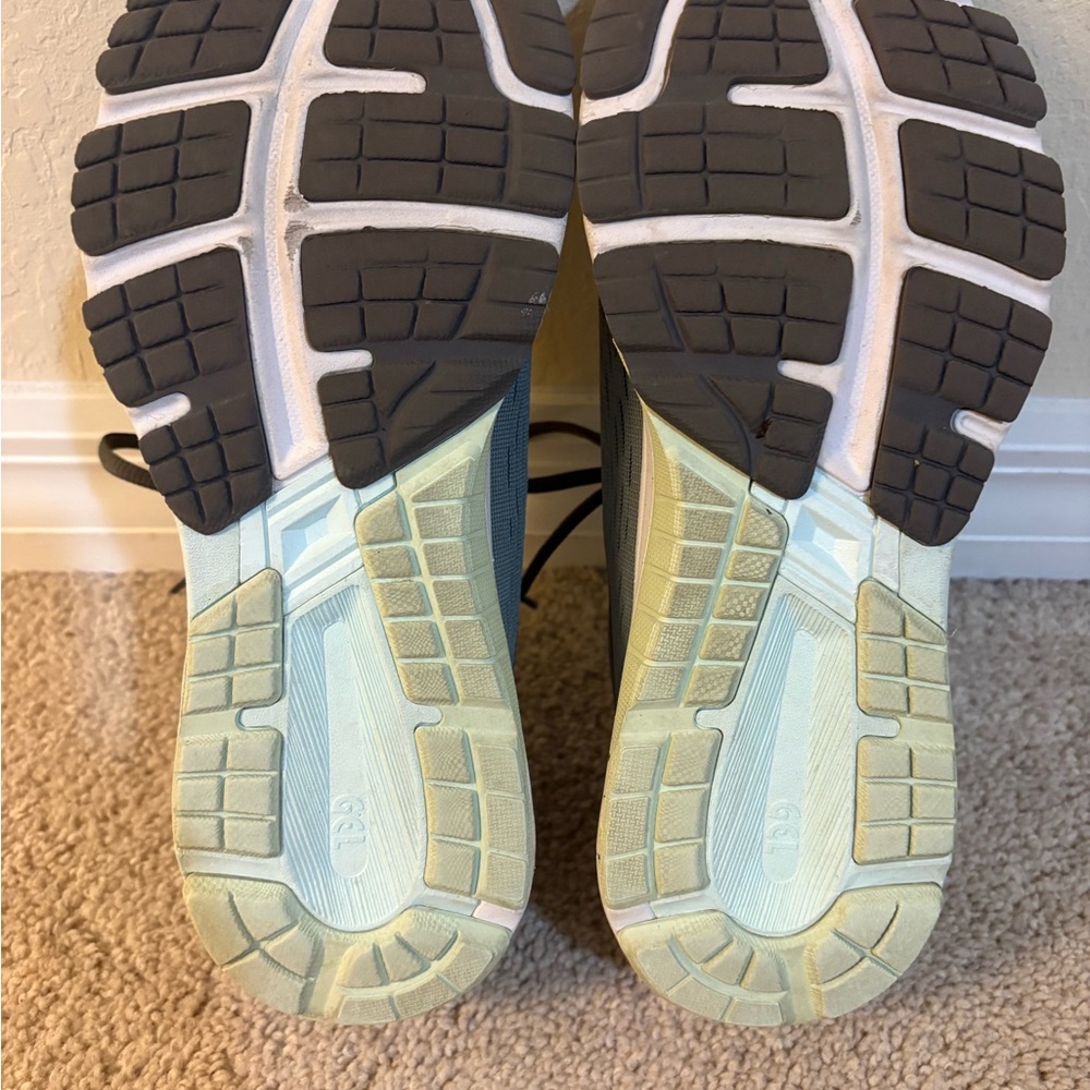ASICS Running Shoes - Picture 3 of 4